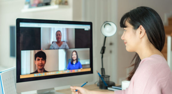 ¿Cómo llevar a cabo una videoconferencia exitosa?
